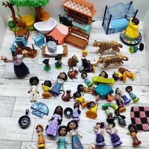 Disney Encanto Mi Familia Large Lot Of Accessories And Figures